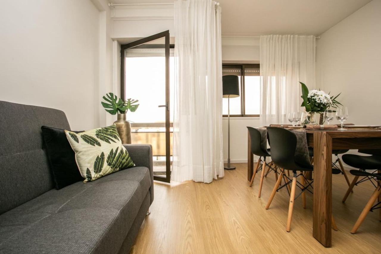 Aposentus - Elegant Functionality Porto Downtown Apartment Bagian luar foto